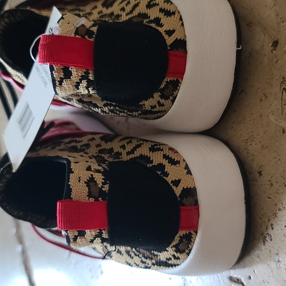 NWT Juicy Couture sneakers - Picture 6 of 8